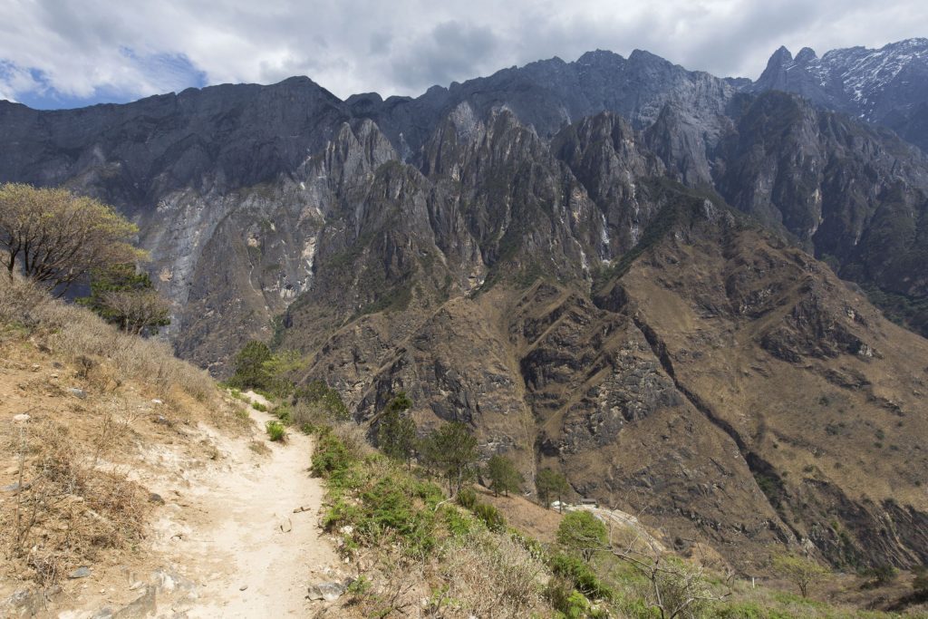 CHINA - A day trip from Lijiang: the Tiger Leaping Gorge Hike