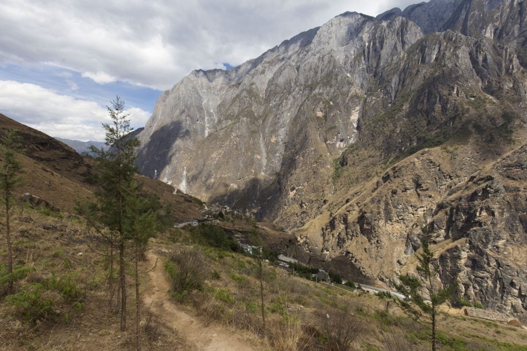 CHINA - A day trip from Lijiang: the Tiger Leaping Gorge Hike