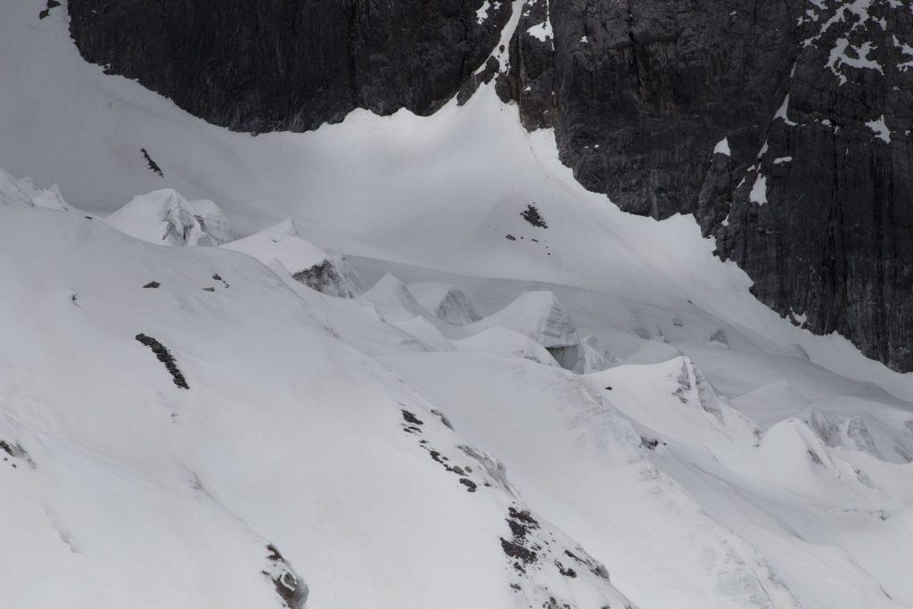 CHINA – A Jade Dragon Snow Mountain day trip from Lijiang