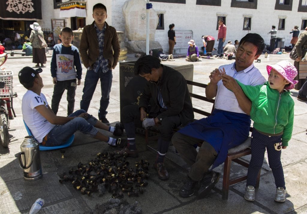 TIBET - My first experience in Lhasa: a half day at the Jokhang Temple