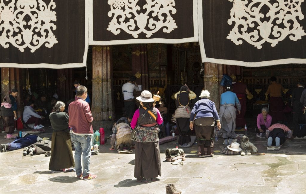TIBET - My first experience in Lhasa: a half day at the Jokhang Temple