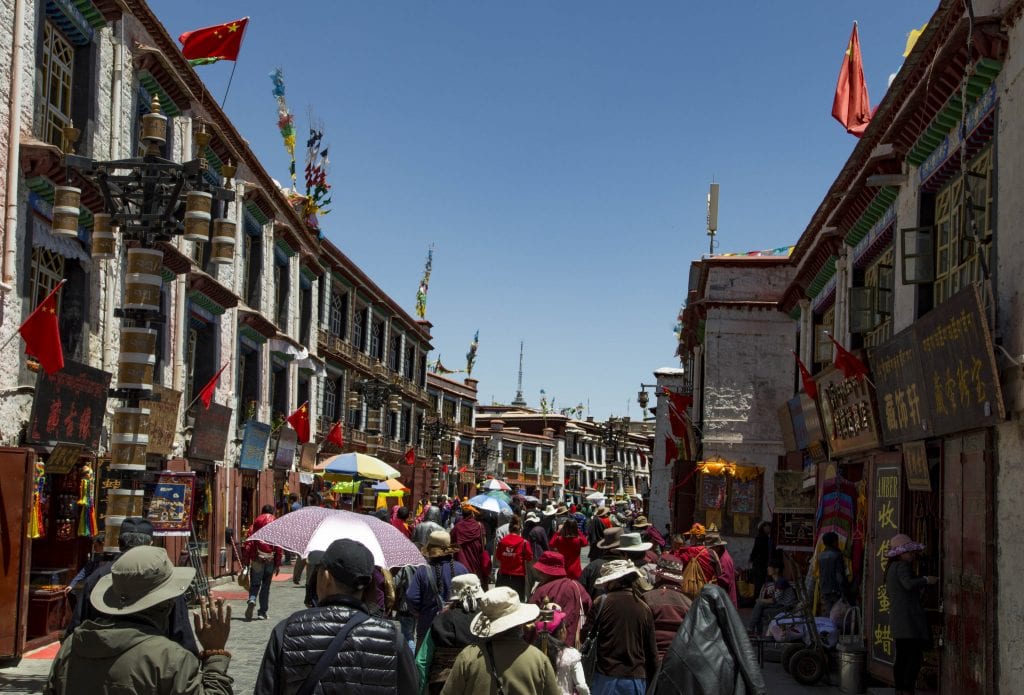 TIBET - My first experience in Lhasa: a half day at the Jokhang Temple