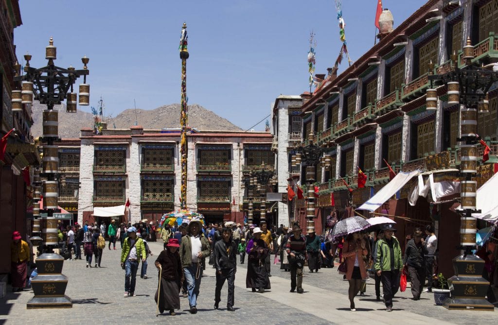TIBET - My first experience in Lhasa: a half day at the Jokhang Temple