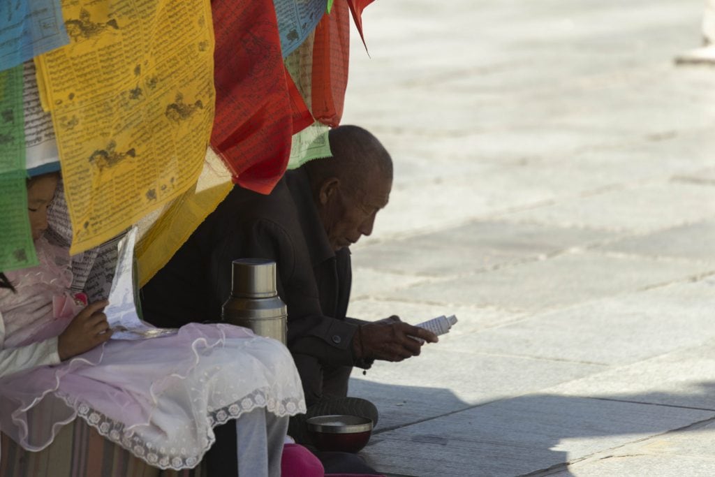 TIBET - My first experience in Lhasa: a half day at the Jokhang Temple