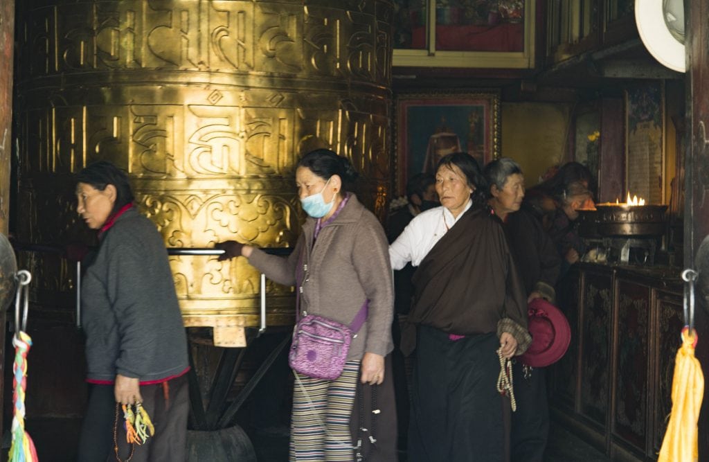 TIBET - My first experience in Lhasa: a half day at the Jokhang Temple