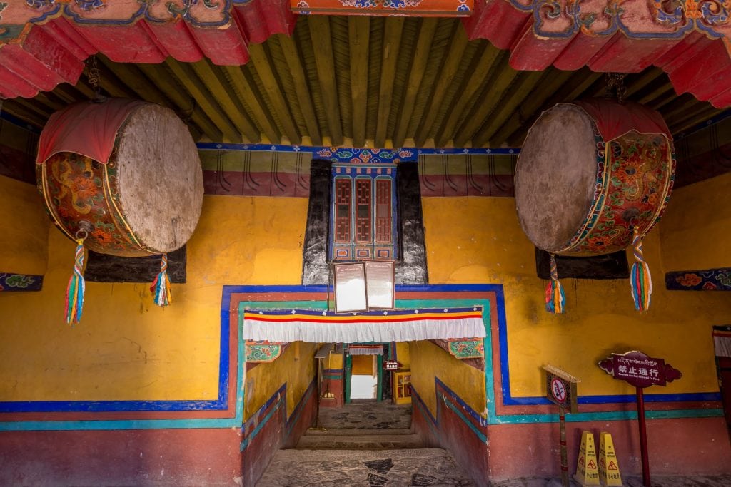 TIBET - A day in Lhasa: Potala Palace & minor temples