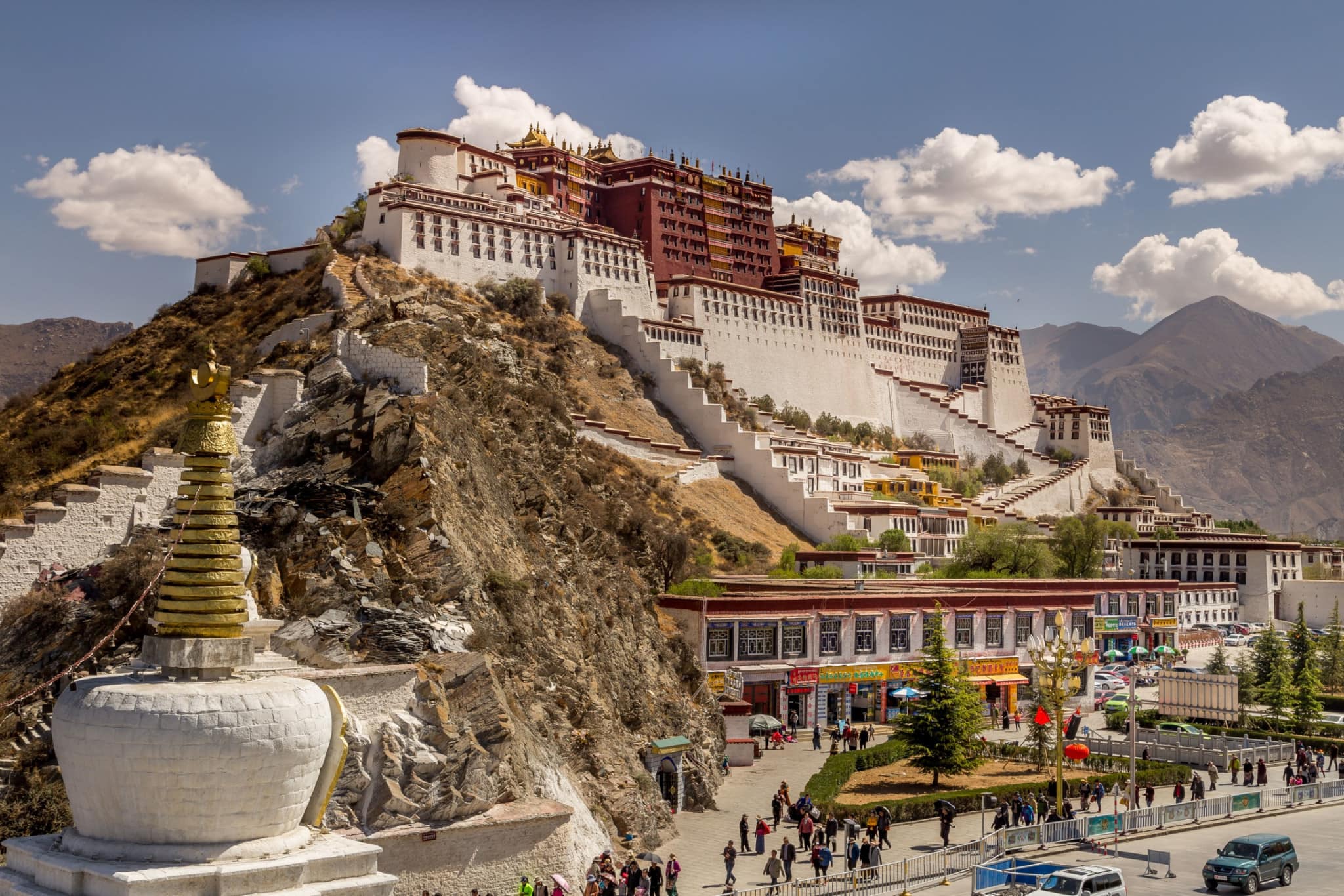 visit buddhist monastery in tibet