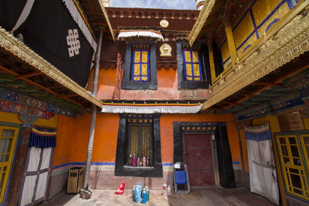 TIBET - My first experience in Lhasa: a half day at the Jokhang Temple
