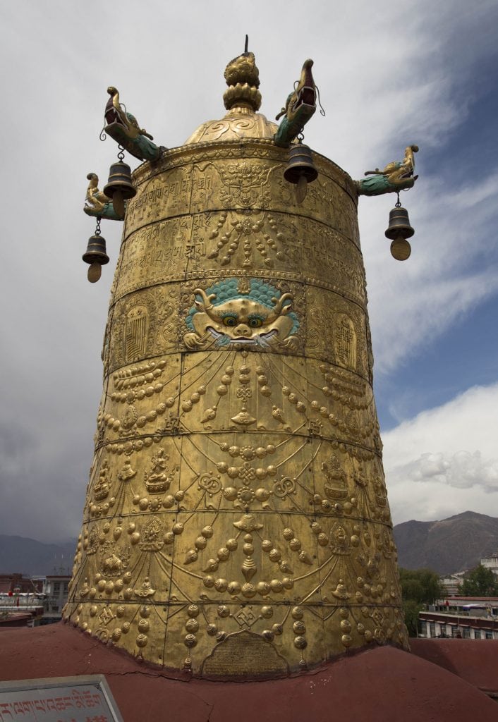 TIBET - My first experience in Lhasa: a half day at the Jokhang Temple