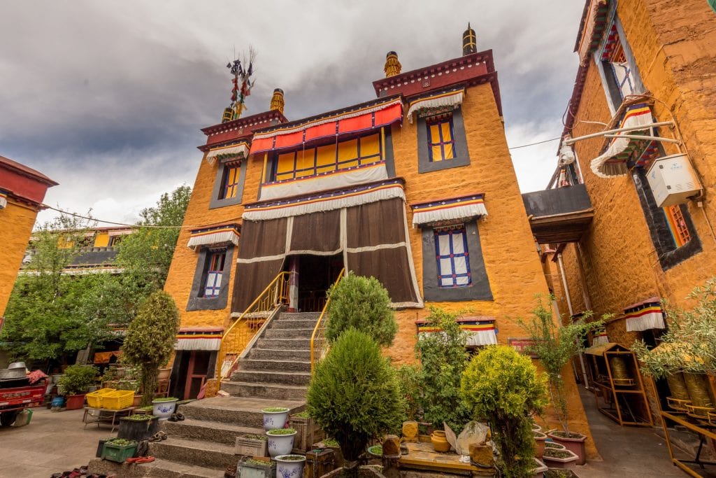 TIBET - A day in Lhasa: Potala Palace & minor temples