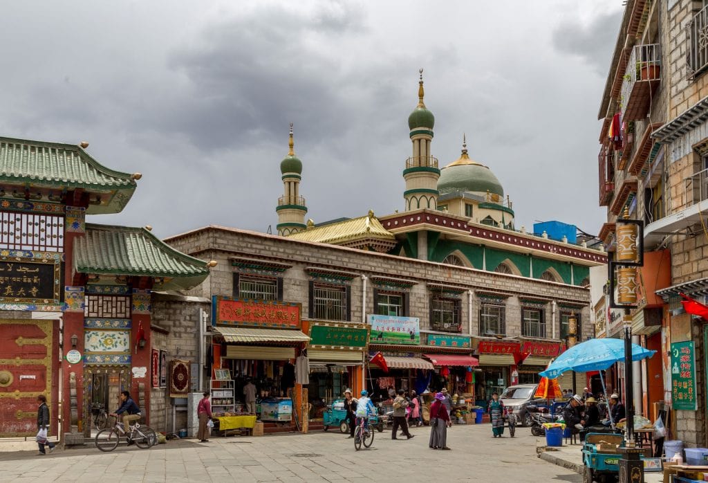 TIBET - A day in Lhasa: Potala Palace & minor temples