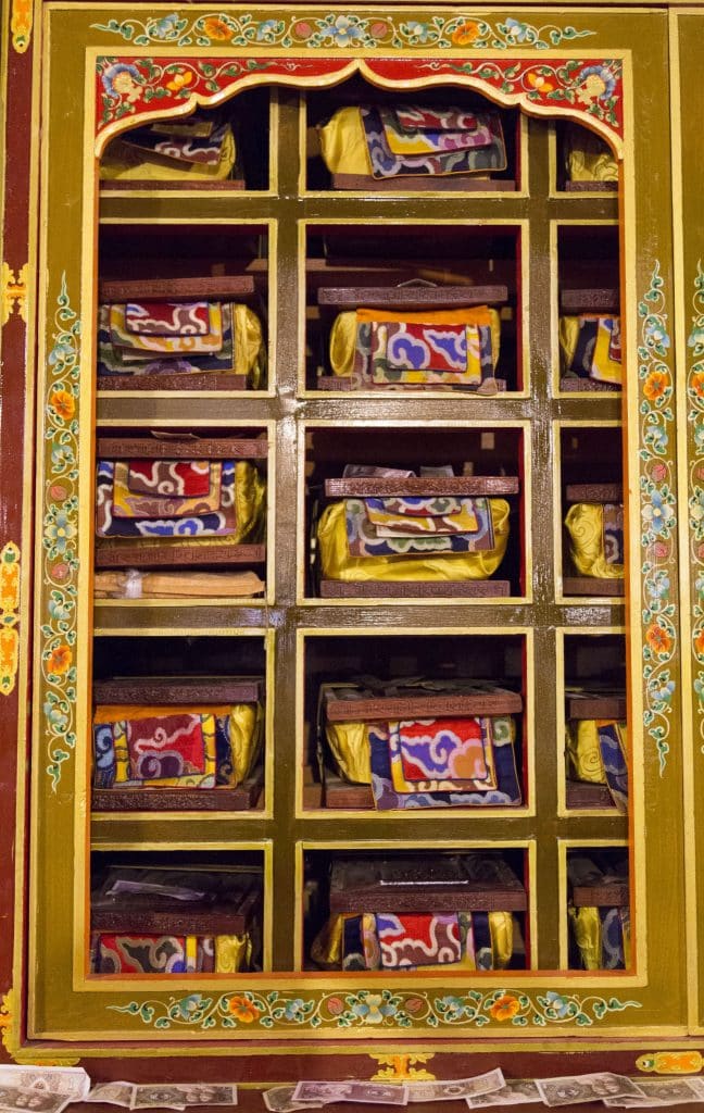 TIBET – A day trip from Lhasa to Ganden Monastery and Drak Yerpa