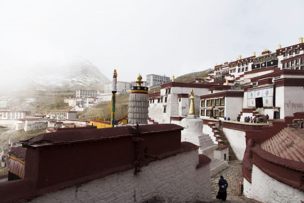 TIBET – A day trip from Lhasa to Ganden Monastery and Drak Yerpa