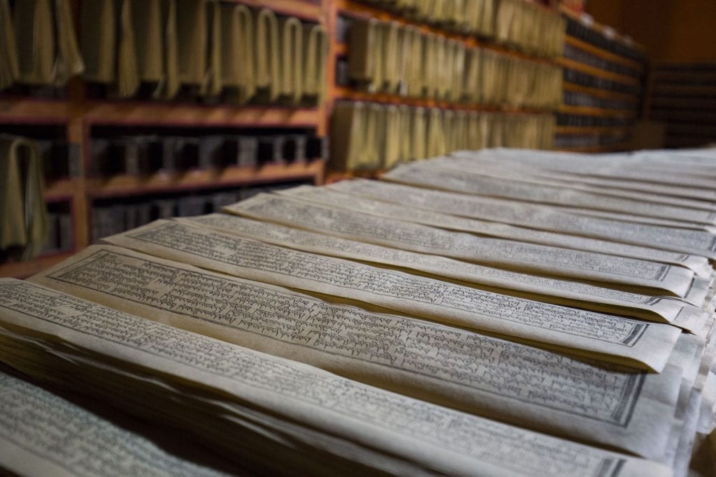 TIBET – A day trip from Lhasa to Ganden Monastery and Drak Yerpa