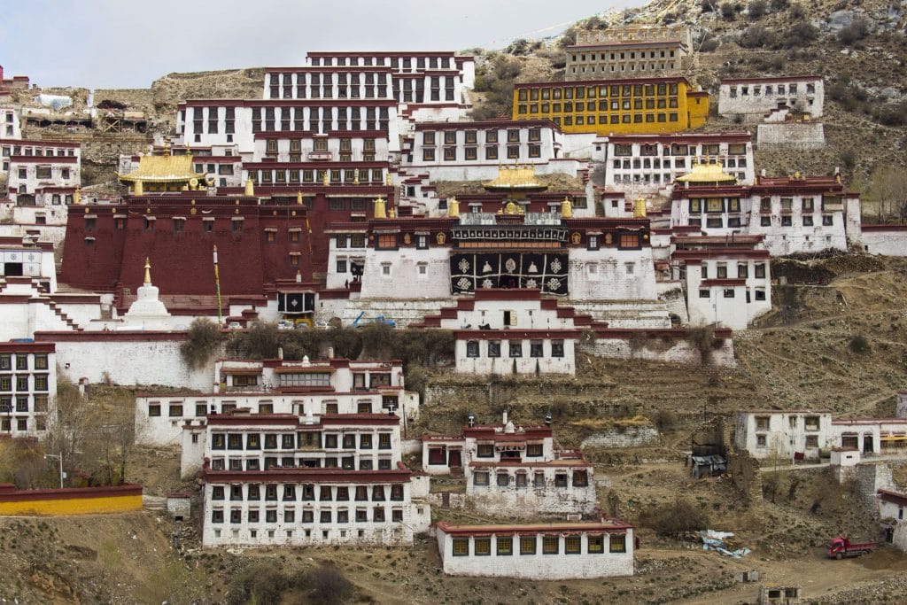 TIBET – A day trip from Lhasa to Ganden Monastery and Drak Yerpa