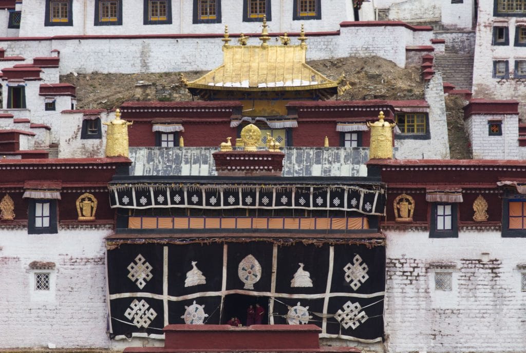 TIBET – A day trip from Lhasa to Ganden Monastery and Drak Yerpa