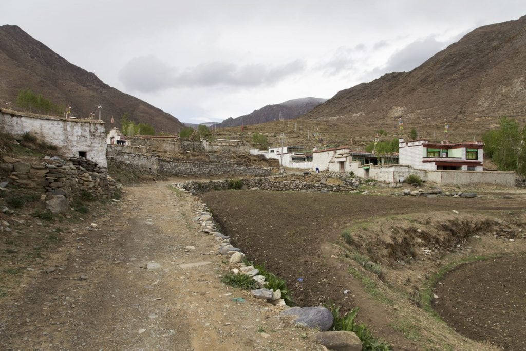TIBET – A day trip from Lhasa to Ganden Monastery and Drak Yerpa