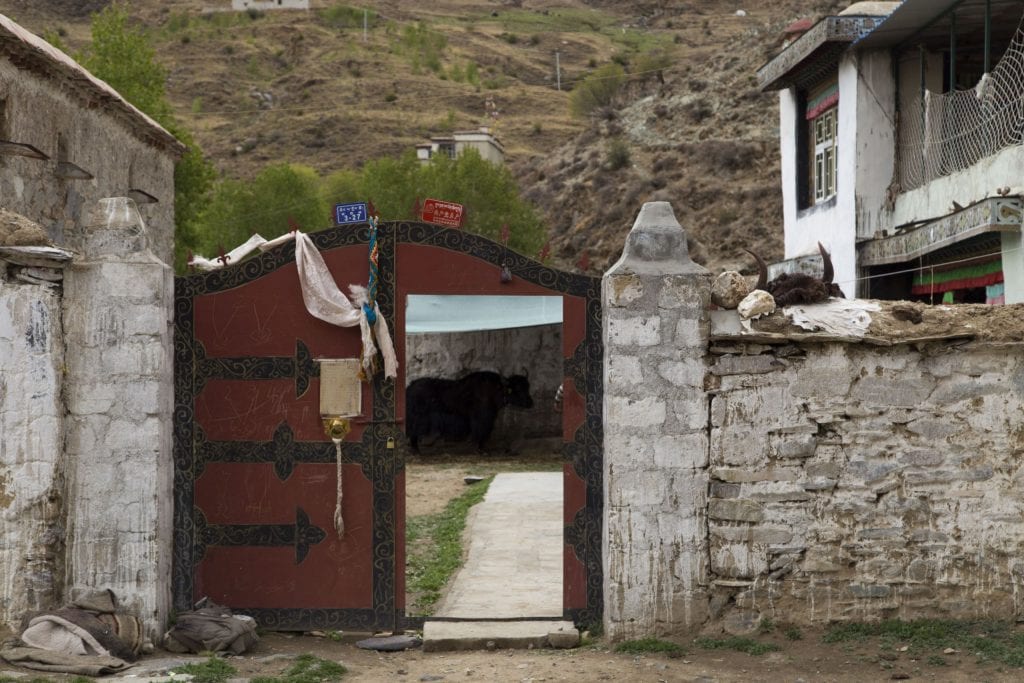 TIBET – A day trip from Lhasa to Ganden Monastery and Drak Yerpa