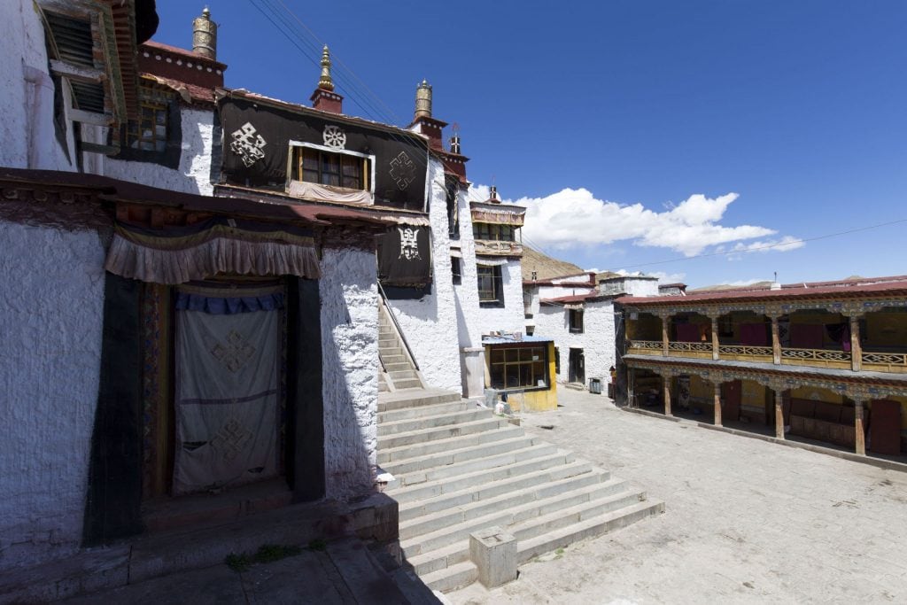 TIBET - Yamdrok Lake tour from Lhasa and the Karola Glacier and Samding Monastery