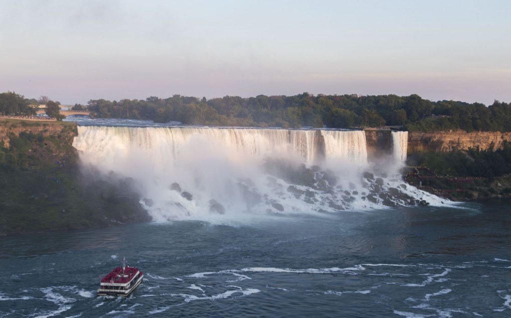 CANADA & USA – Two days exploring the Niagara Falls and its nightlife
