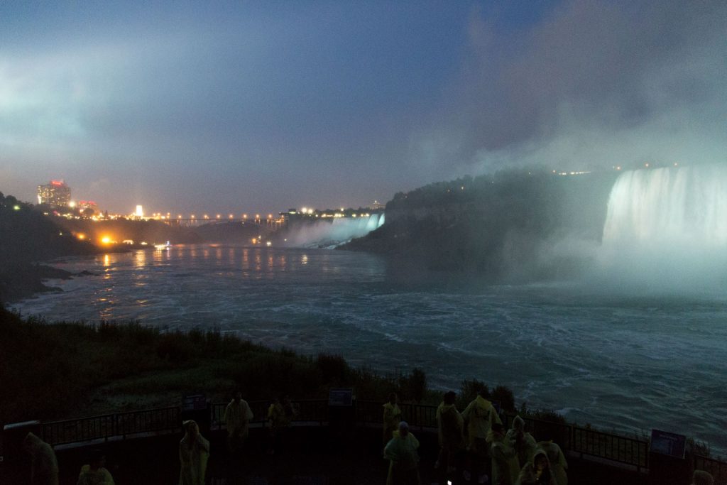 CANADA & USA – Two days exploring the Niagara Falls and its nightlife