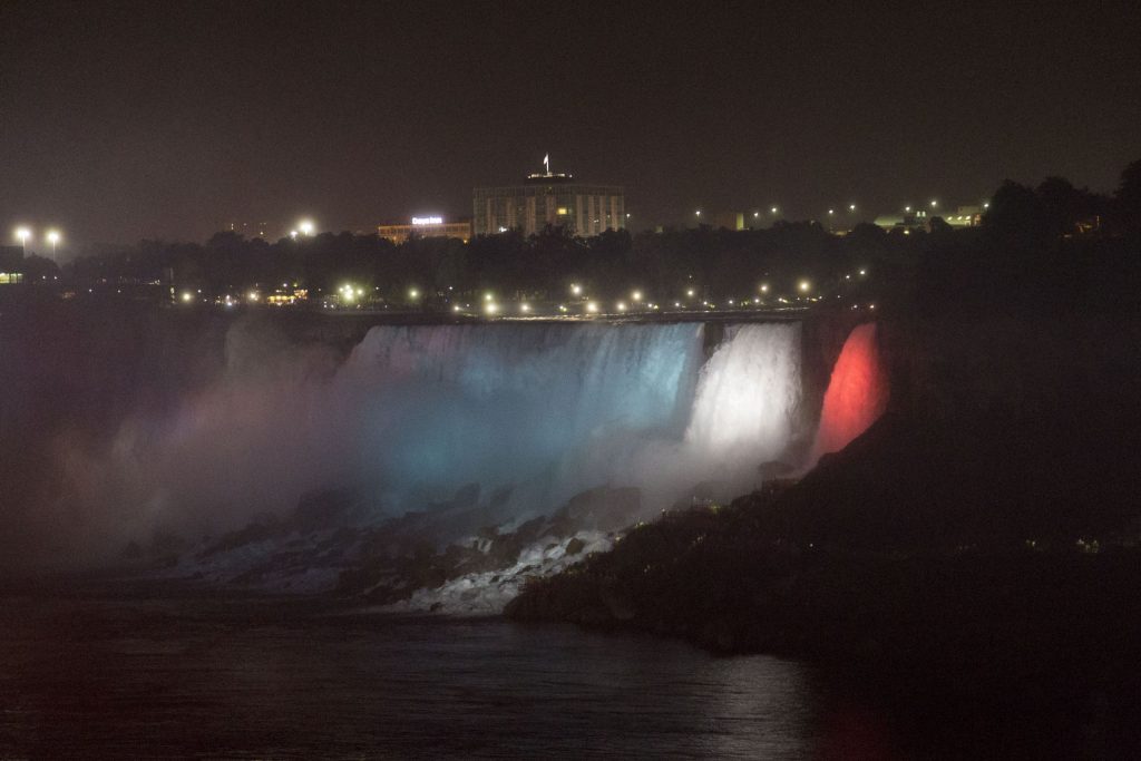 CANADA & USA – Two days exploring the Niagara Falls and its nightlife