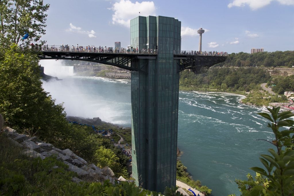 CANADA & USA – Two days exploring the Niagara Falls and its nightlife