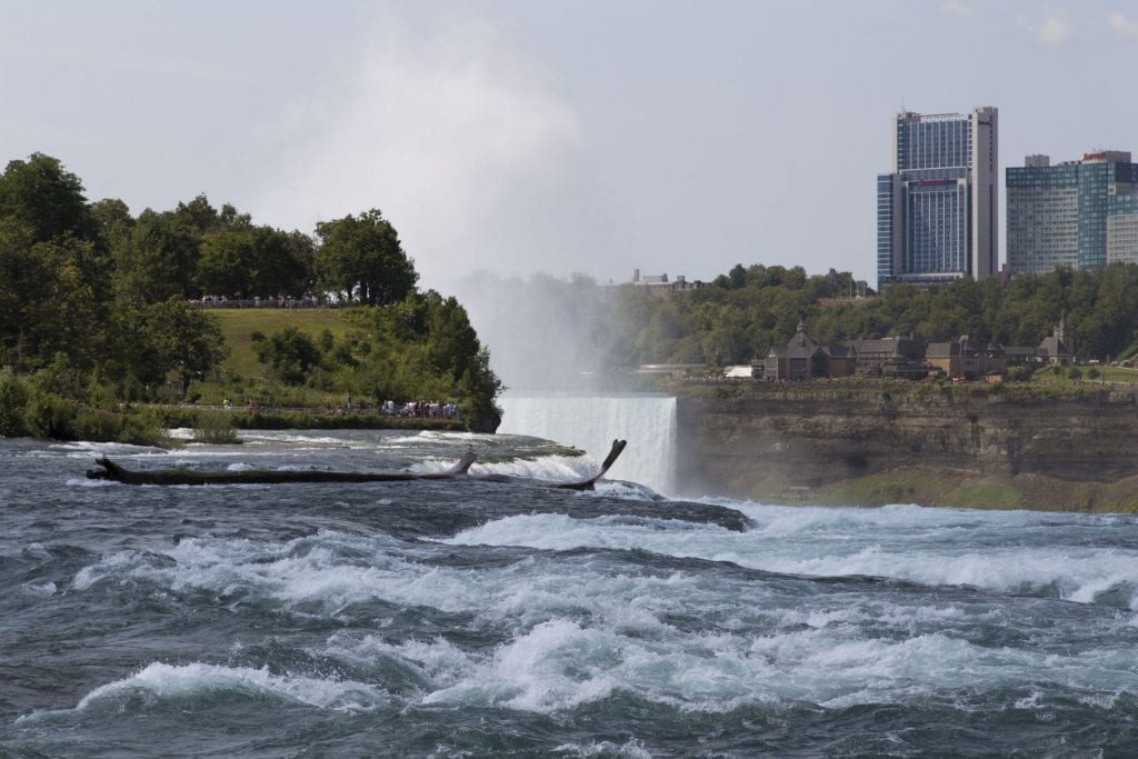 CANADA & USA – Two days exploring the Niagara Falls and its nightlife