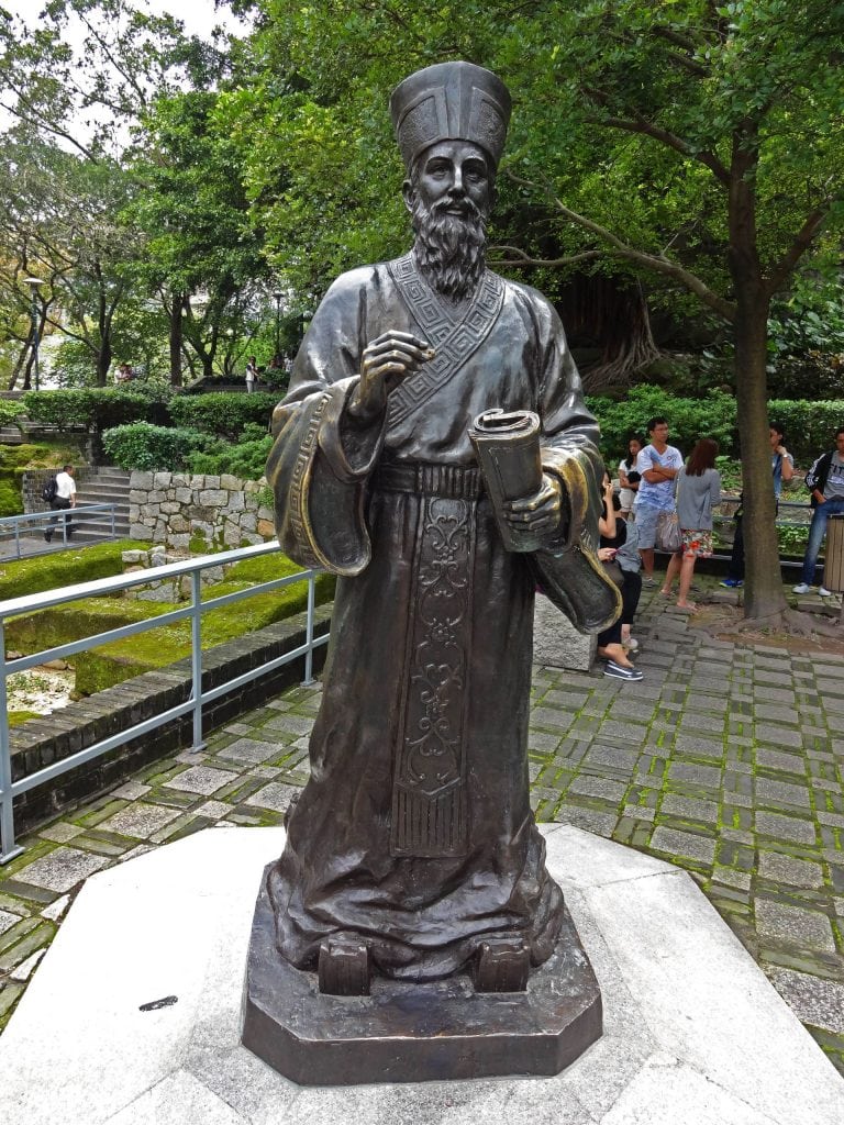 MACAU - A heritage trail through Portugese Chinese history