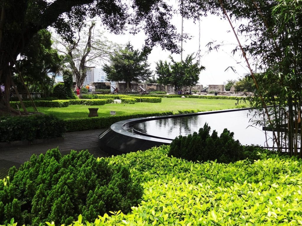 MACAU - A heritage trail through Portugese Chinese history