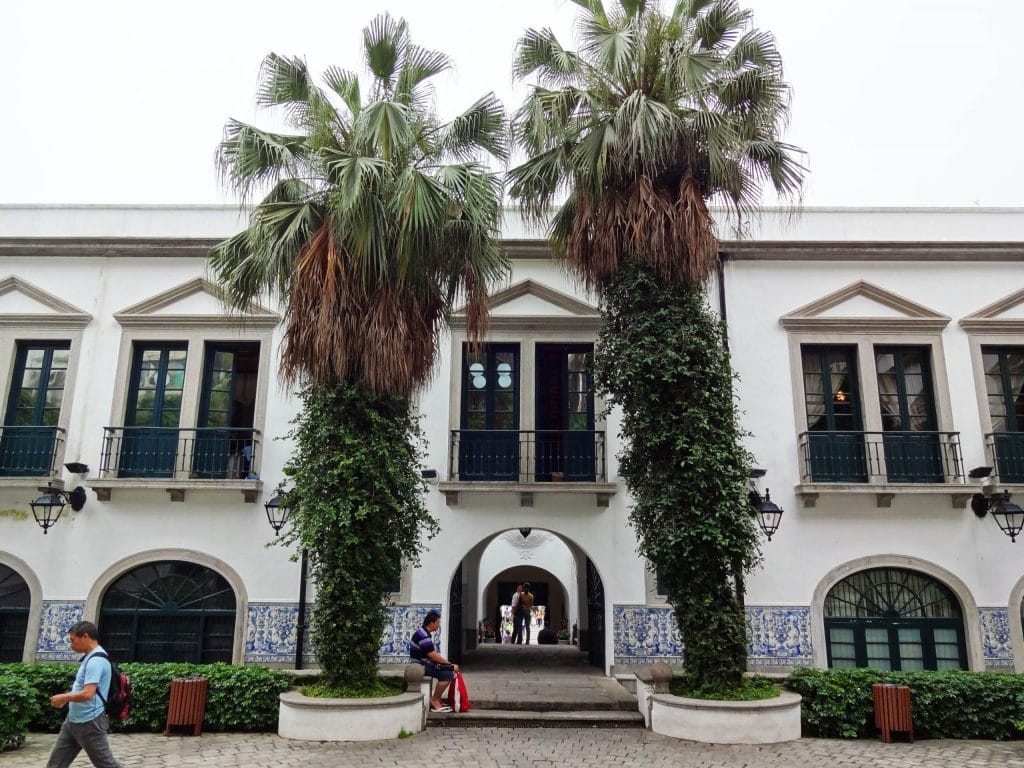 MACAU - A heritage trail through Portugese Chinese history
