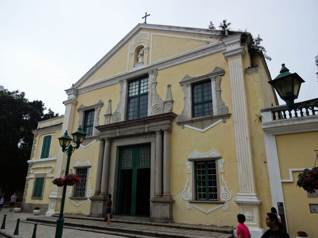 MACAU - A heritage trail through Portugese Chinese history