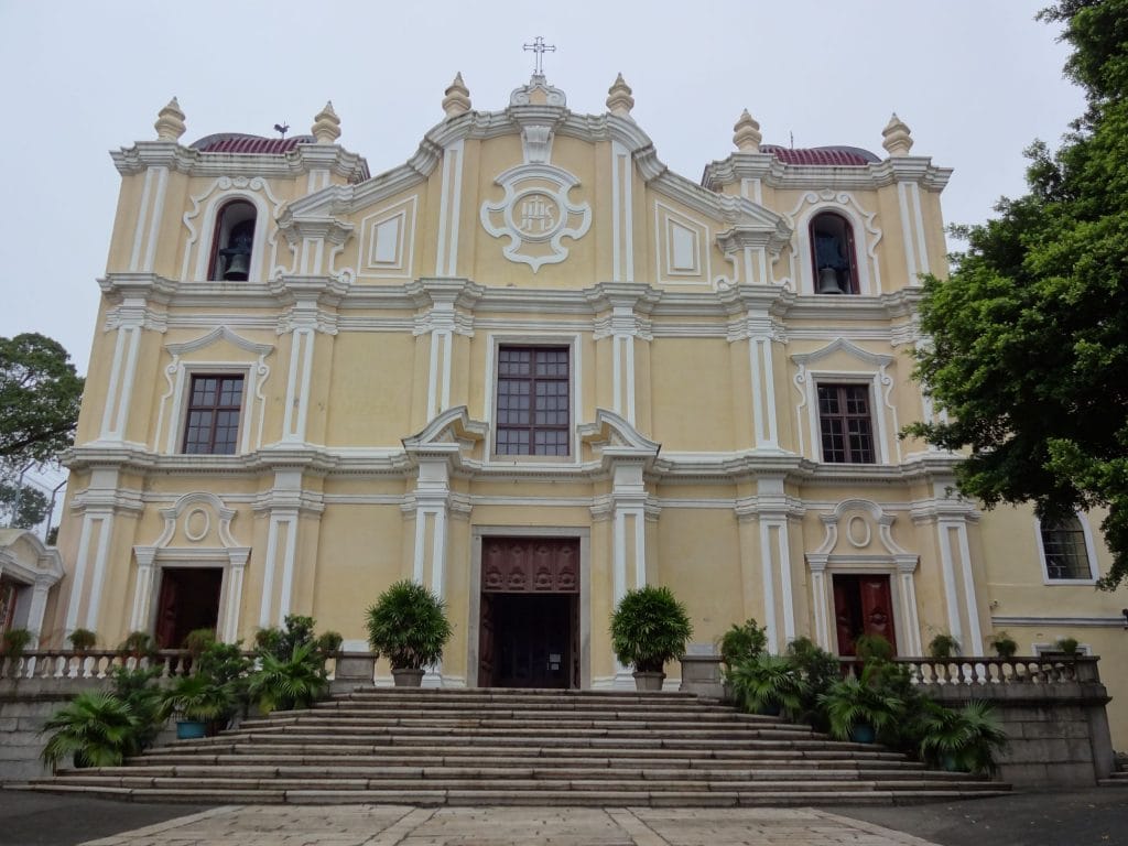 MACAU - A heritage trail through Portugese Chinese history