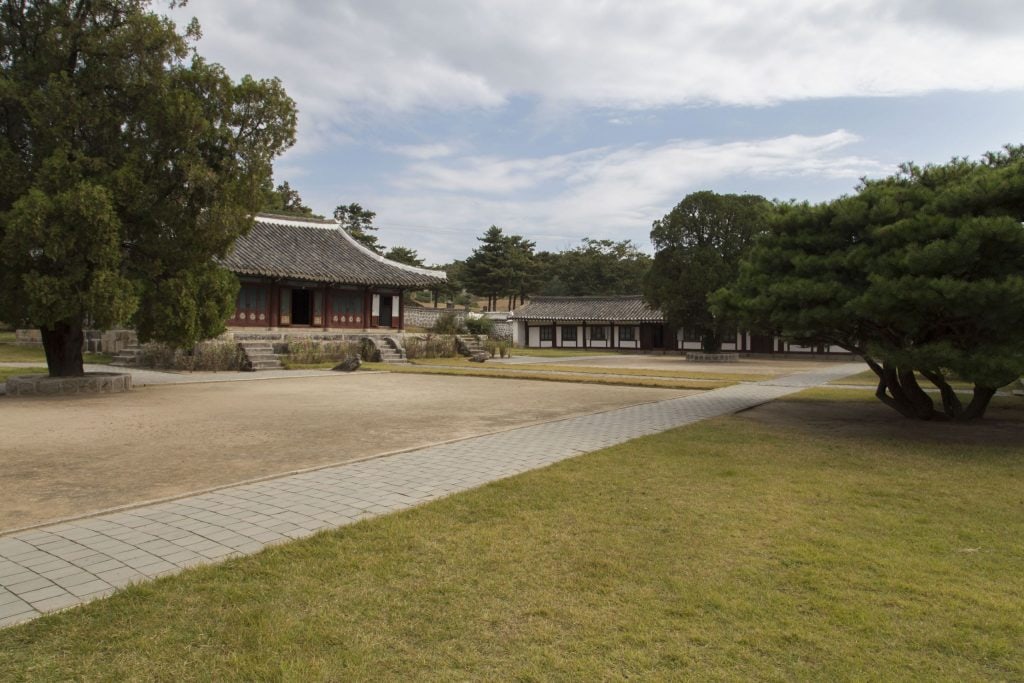 NORTH KOREA - Kaesong day trip: Spying at the Southern neighbours & old Koryo dynasty