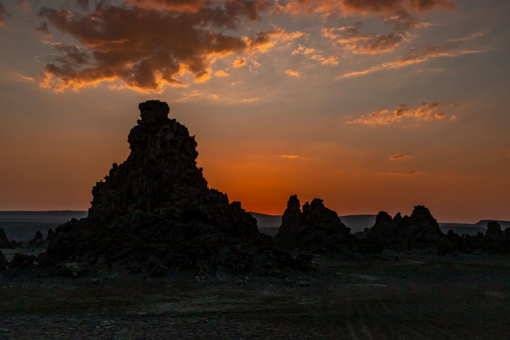 Lake Abbe Sunset - DJIBOUTI - The best 1-week Djibouti roadtrip itinerary with a 4x4 landcruiser