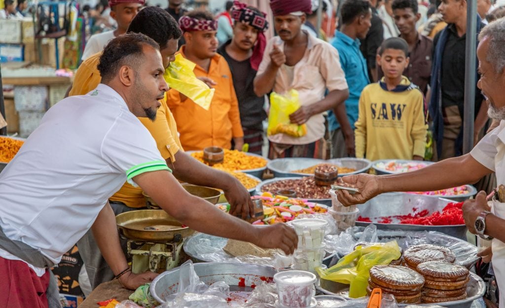 Seiyun Street Seller - Mainland Yemen itinerary with all the best places to visit in Hadramout