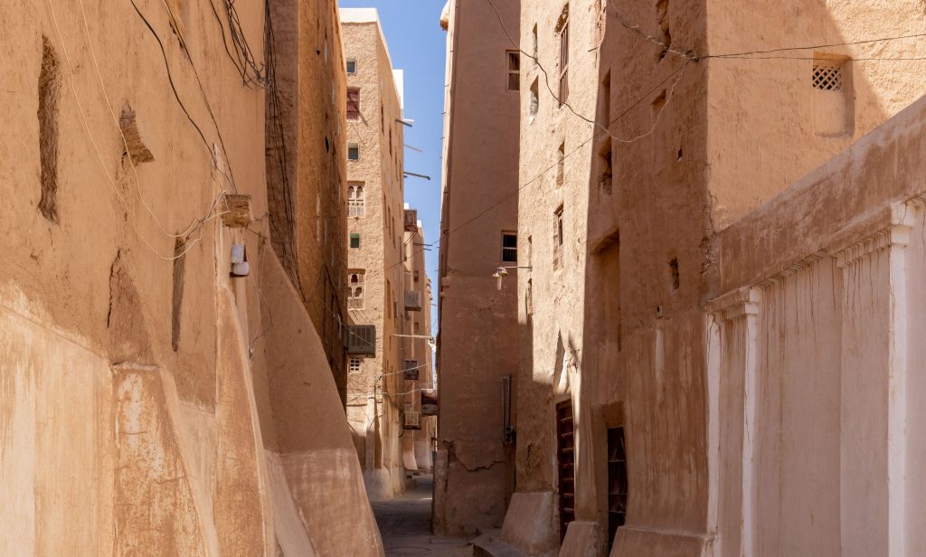 Shibam Alleys - Mainland Yemen itinerary with all the best places to visit in Hadramout