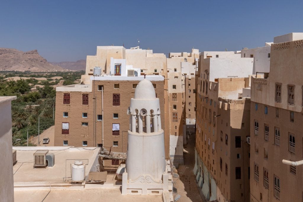 Shibam Top View towards wadi - Mainland Yemen itinerary with all the best places to visit in Hadramout